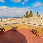 Apartamento 2 en la muralla romana junto a la Catedral